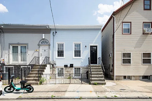 33 Kossuth St Photo 1