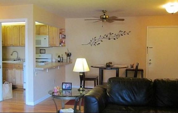 2nd image of 2025 E Greenwich Ave Unit 120