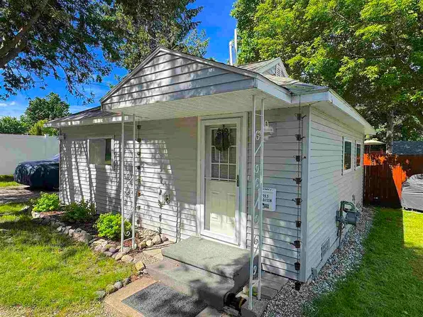 319 1/2 Madison St, Petoskey, MI 49770