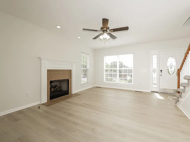 102 Polk Ct — Photo 5
