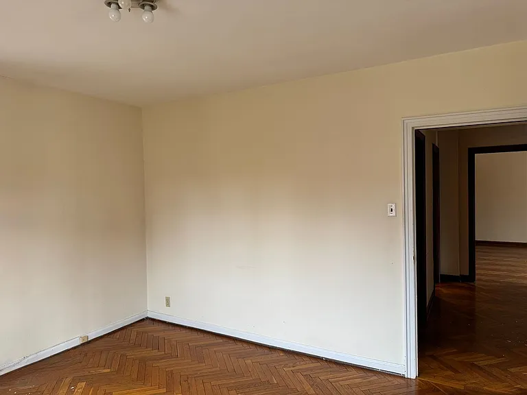 2552 Madison — Photo 8