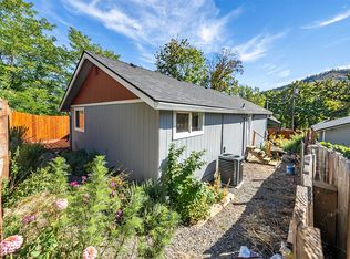 526 6th Ave, Gold Hill, OR 97525