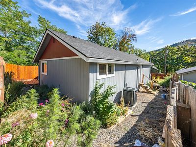 526 6th Ave, Gold Hill, OR, 97525