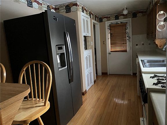 5th image of 238 Donnell Rd