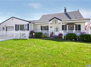 44 Glade Ln, Levittown, NY 11756