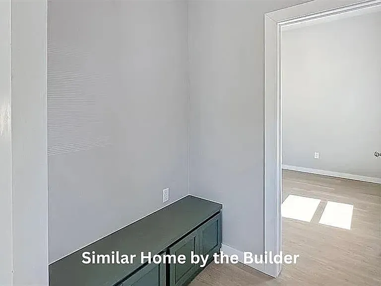 2103 SW Douglas Ave — Photo 5