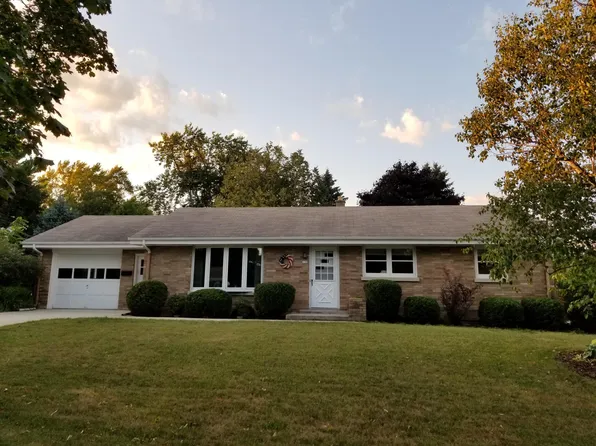 130 E Pierron St, Port Washington, WI 53074