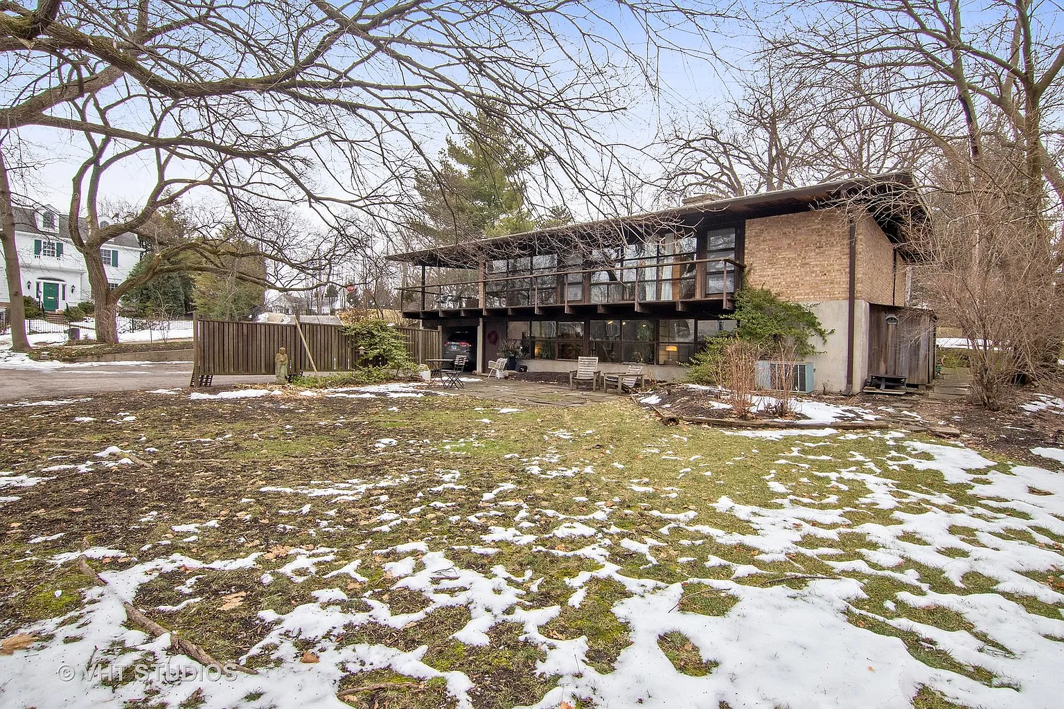 565 Meadow Rd photo 1