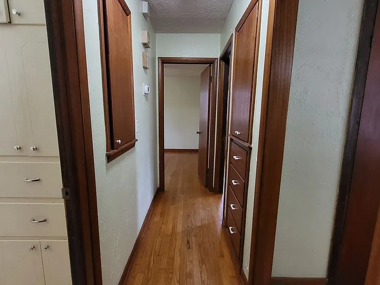 1417 Hollywood Ave — Photo 9