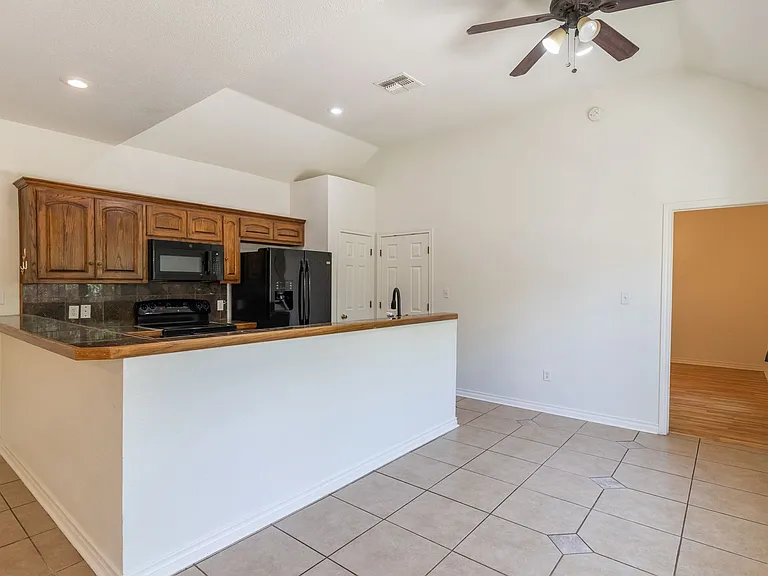 3310 Silver Oaks Dr — Photo 9