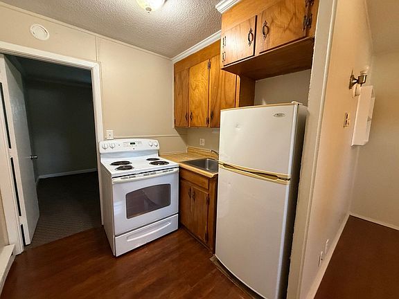 4th image of 165 Lakewood Dr APT J