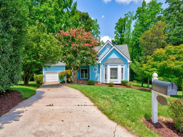 8121 Bluffridge Dr, Raleigh, NC 27615