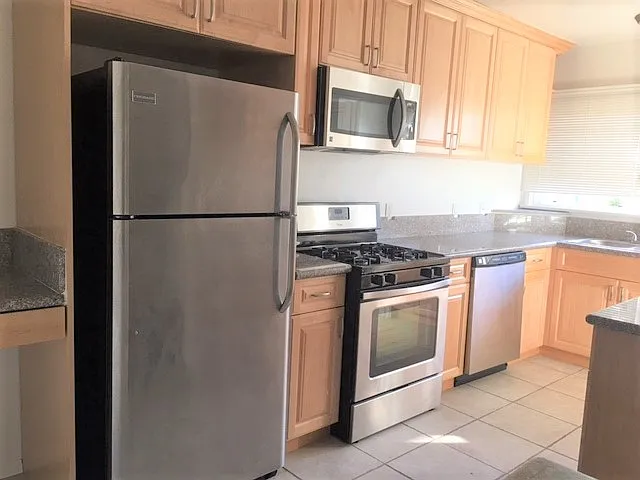 2 bed, 900 sqft, $3,095 — Photo 2