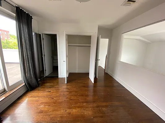 Rented by Premier Metro Realty Corp | media 69