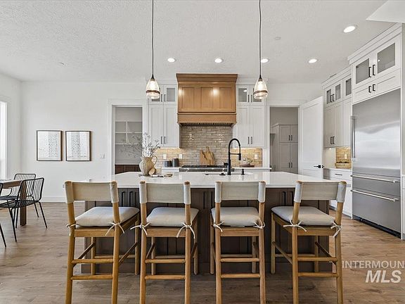 4th image of 8049 Golden Hills Rd