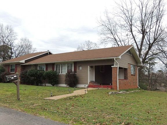 2nd image of 615 Oakland Dr