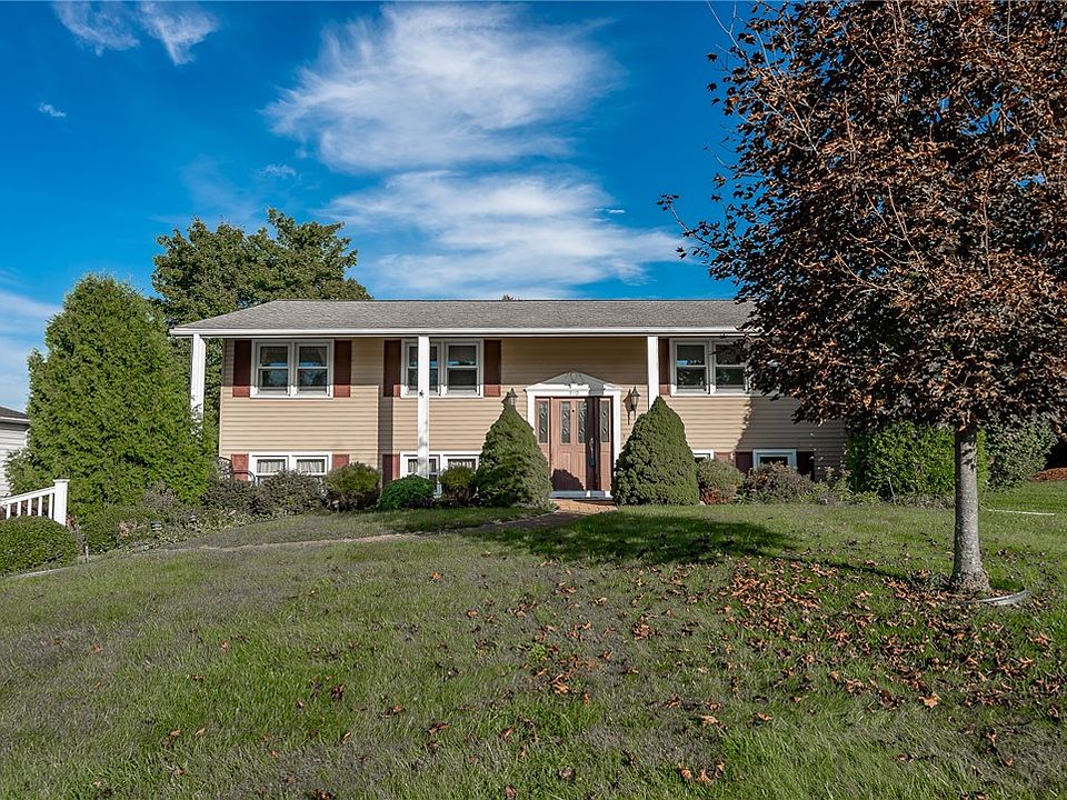 1st image of 910 Country Ln