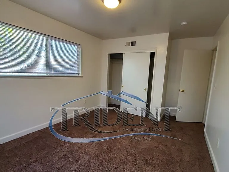 1821 Duplex Sierra Sierra #&-1825 — Photo 14