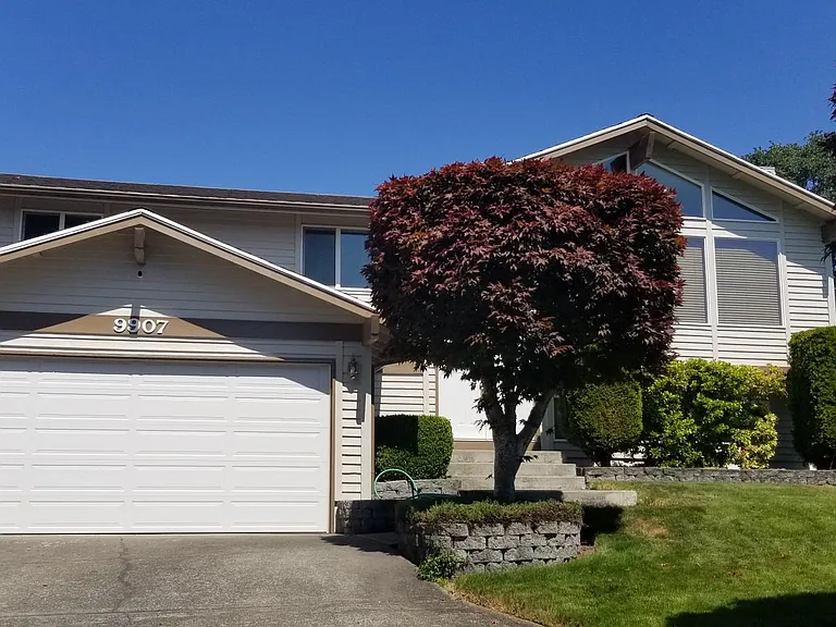 9907 75th St SW — Photo 1