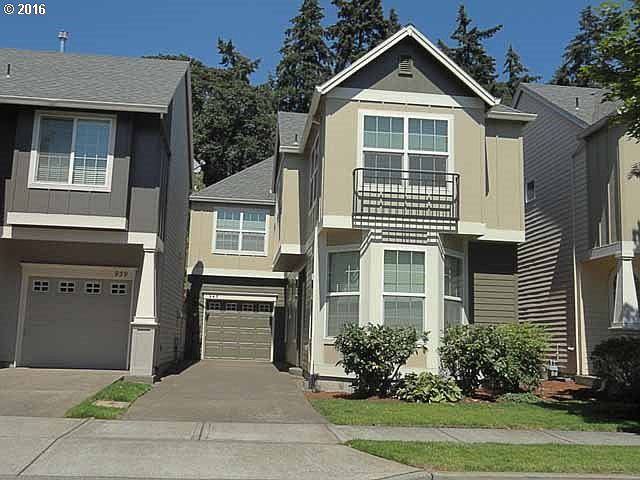 1st image of 945 SE Albertine St
