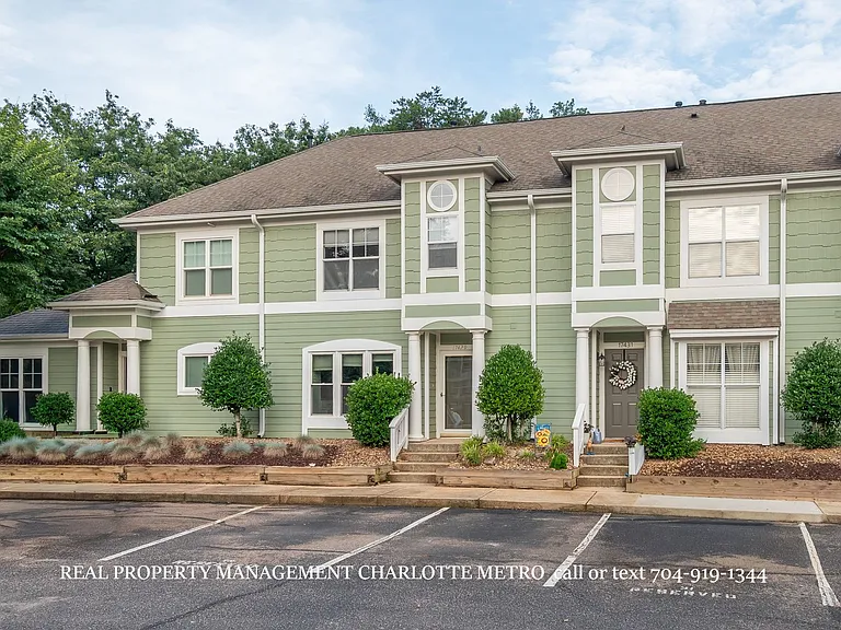 17429 Tuscany Ln — Photo 2