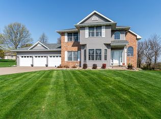 2583 Canterbury Rd, Muscatine, IA 52761