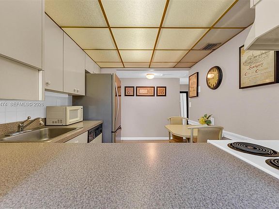4th image of 2101 Atlantic Shores Blvd APT 201