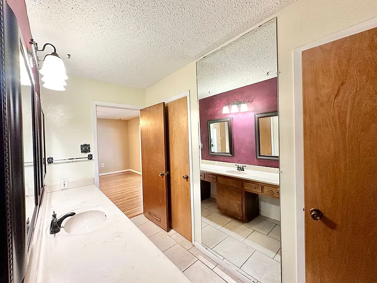 912 Laurie Ln — Photo 31