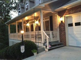 208 Tallyho Ln, Hendersonville, NC 28791