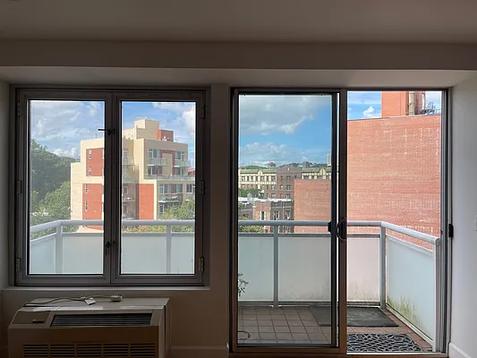 Rented by Bahar Management | media 27