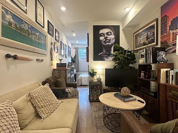 3rd image of 2025 Frankford Ave #1R