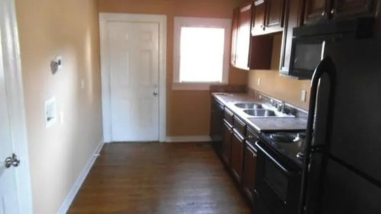 595 Colonial Cir SE #2 — Photo 5