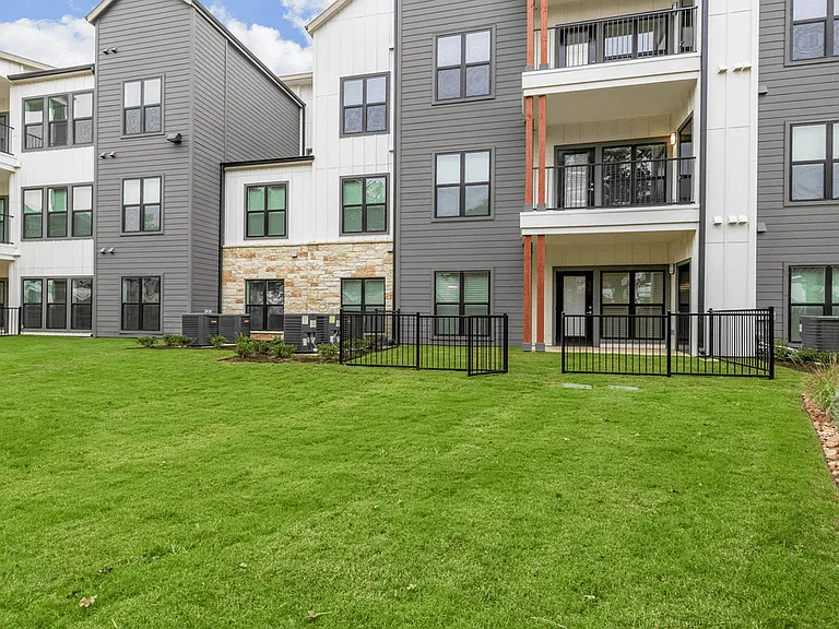 East Vue Ranch Apartments — Photo 20