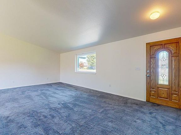 3rd image of 4821 Holly Way