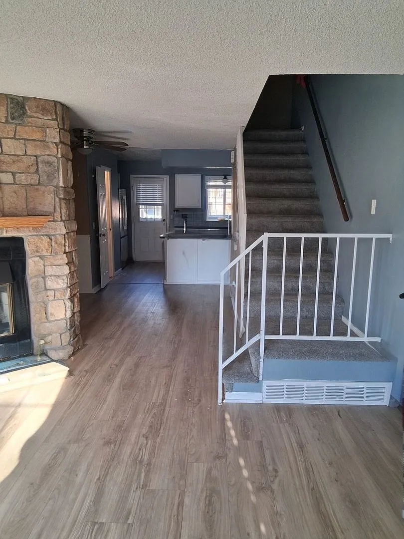 Spacious 3BR Townhome in Littleton — Photo 3