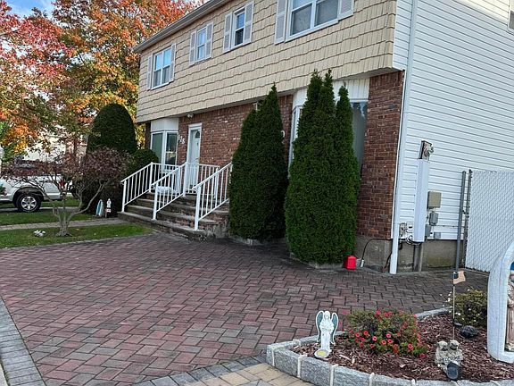 2nd image of 180 Petrus Ave