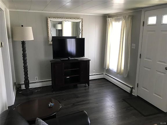 3rd image of 934 E Paoli St