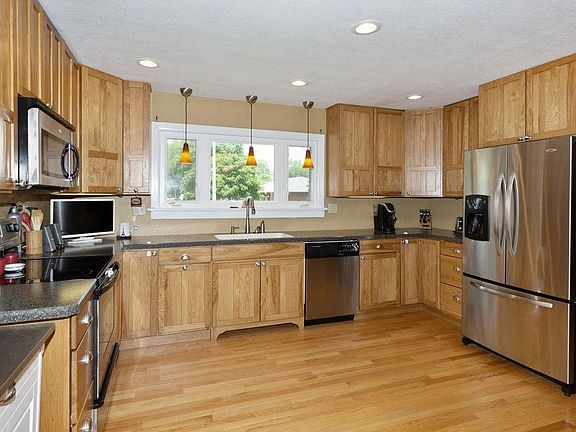 3rd image of 200 Munroe Ave