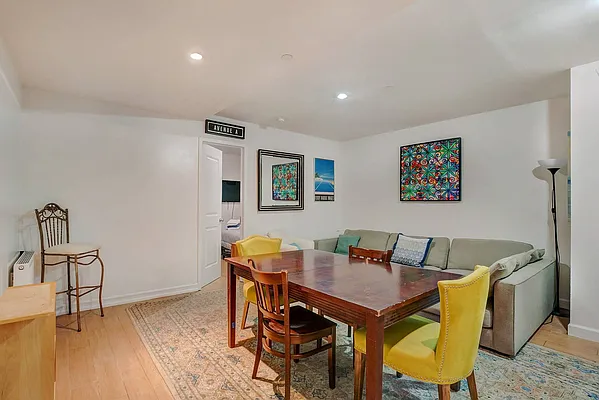 Rented by Safdie Realty Group | media 37