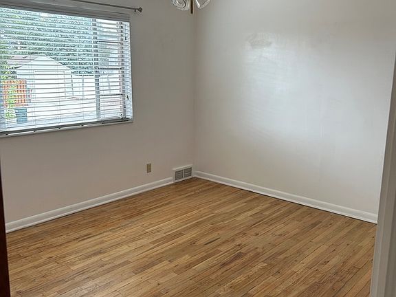 3rd image of 1810 E Downington Ave