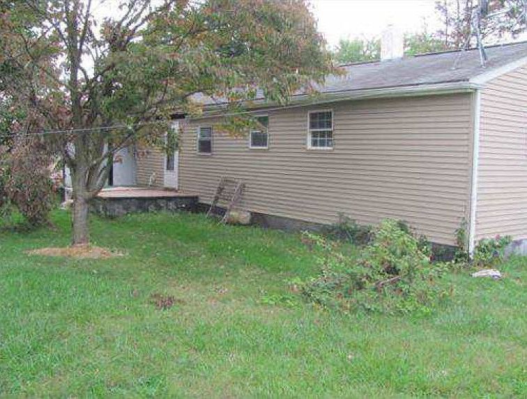 2nd image of 921 Walnut St