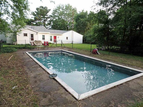 4th image of 10879 Fairview Ave
