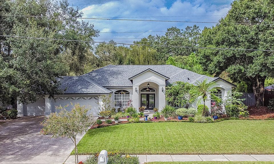 4 BR/3BTH/3 Car Garage Home