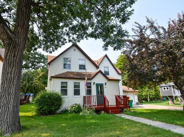 661 N Central St, Warren, MN 56762