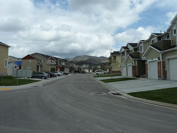 4th image of 3275 W Desert Lily Dr
