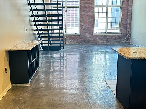 3rd image of 3100 Woodward Ave #209