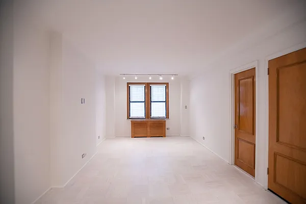 Rented by LEE & ASSOCIATES NYC RESIDENTIAL LLC | media 28