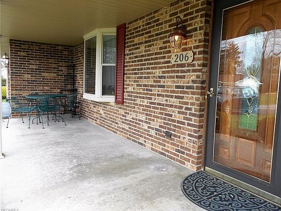 3rd image of 206 Lindsey Ave