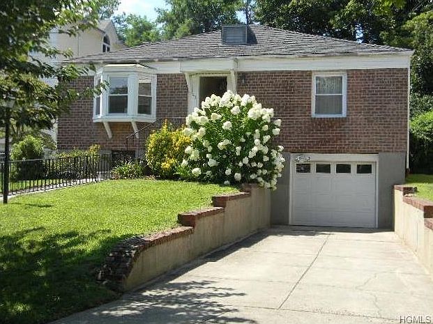 1st image of 93 Sunnyside Dr