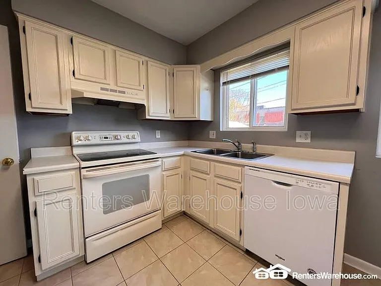 802 SW 3rd St — Photo 7